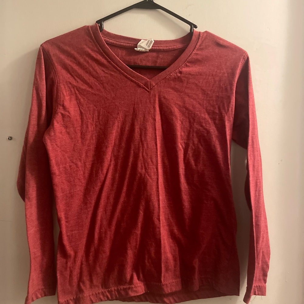 Long sleeve v-neck t-shirt